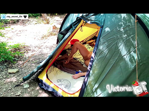 ❤️ Op kamera verfilm Passievolle ruk vreemdeling in 'n tent ❤❌ Porno by ons ❌